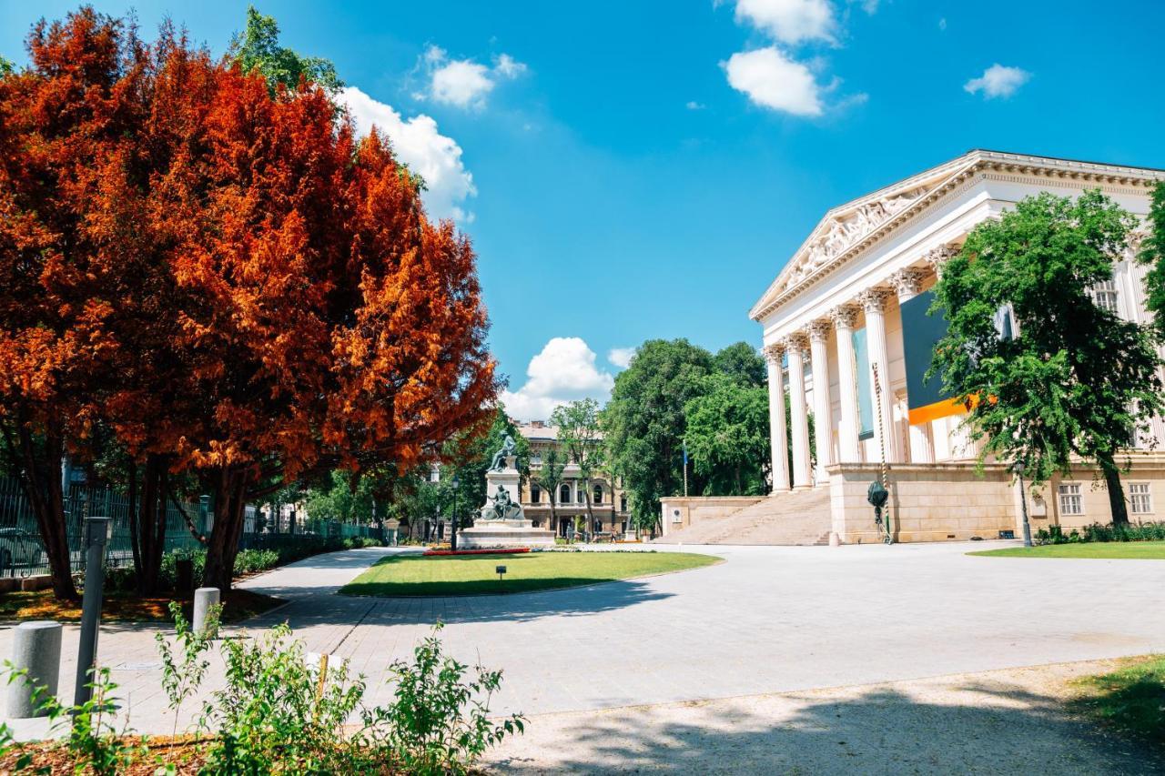 Budapest Museum Central Exterior photo