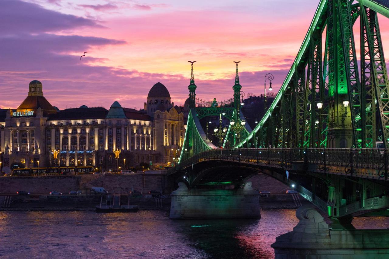 Budapest Museum Central Exterior photo
