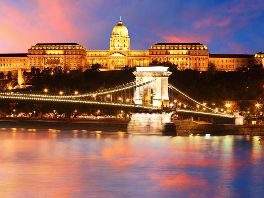 Budapest Museum Central Exterior photo