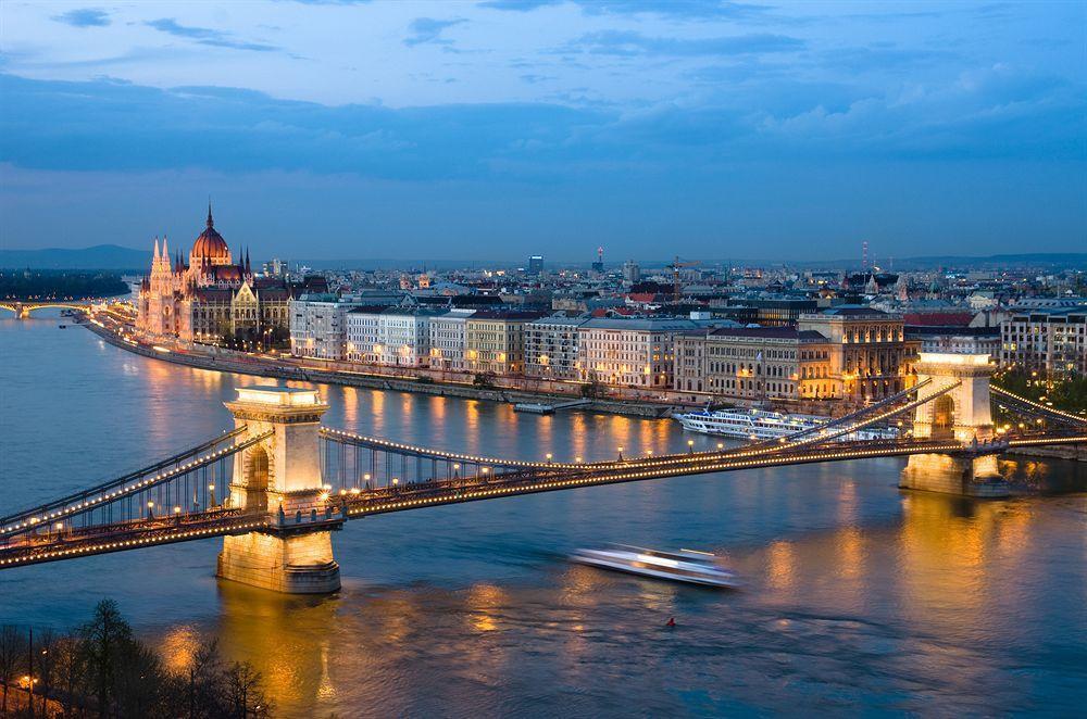 Budapest Museum Central Exterior photo