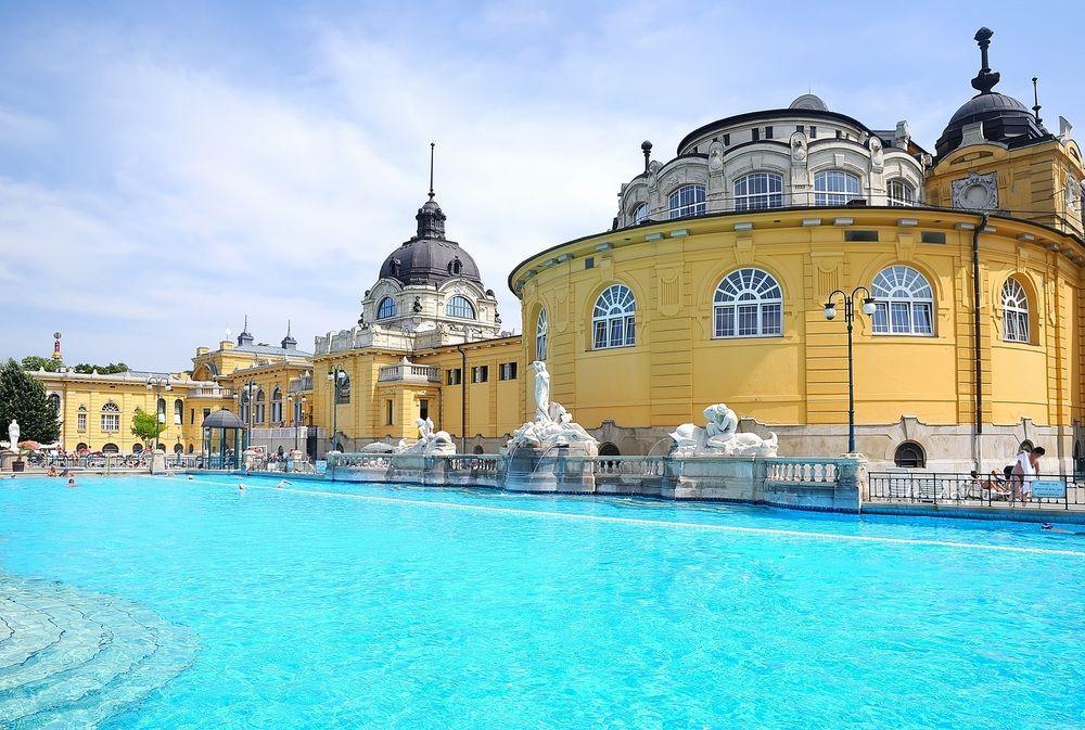 Budapest Museum Central Exterior photo