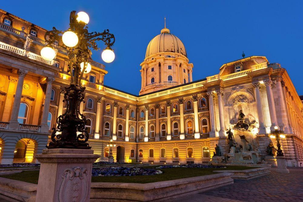 Budapest Museum Central Exterior photo
